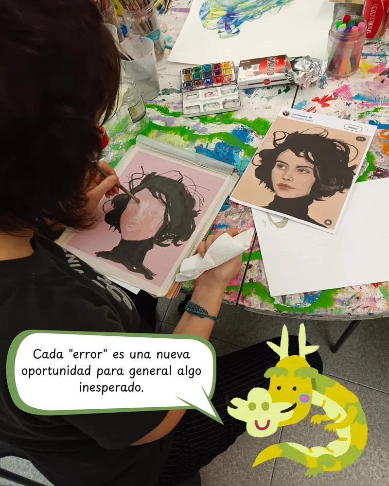 Alumna dibujando un autorretrato junto al dragón de BiGGeR